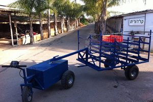 רמבו-עם-עגלה-לקטיף-בבתי-רשת-חממות-או-מקומות-נמוכים-שטרקטור-לא-ניכנס