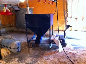 עגלת-פיזור-תערובת-עם-פריסת-נייר-ללול